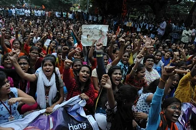 Media asked to stop showing pics of Hyderabad rape accused