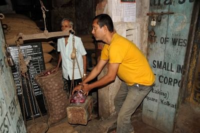 Kolkata: People buying onions less than Rs 60 per kilogram at a ration shop or fair price shop in Kolkata on Dec 9, 2019. (Photo: Kuntal Chakrabarty/IANS)