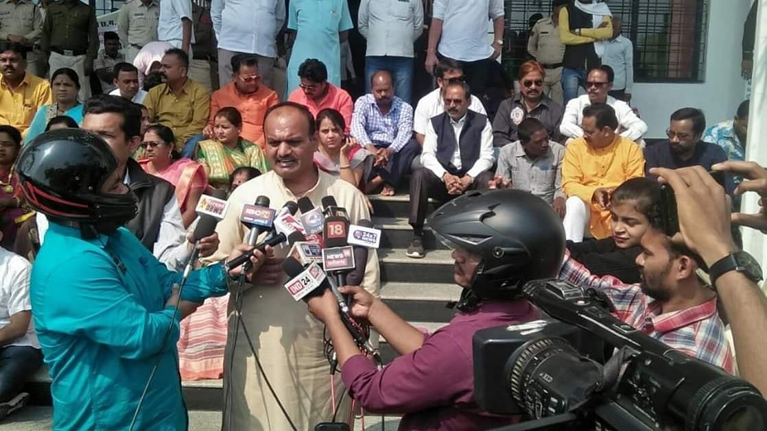 Indian journalists wear helmets to interview BJP leader in Raipur.