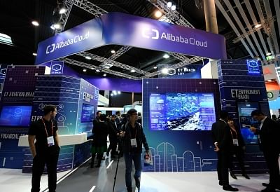 BARCELONA, Feb. 26, 2018 (Xinhua) -- People visit Alibaba Cloud