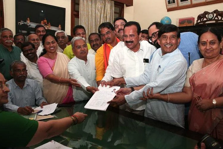 QBengaluru: BJP Likely to Sweep Bypolls; Man Loses Rs 95K Online