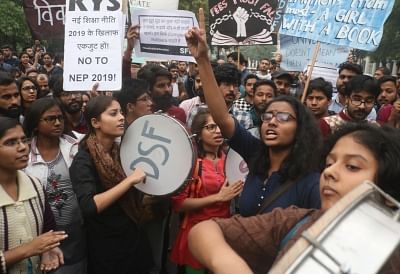 New Delhi: JNU students along with others students organisation stage a protest against central government over hostel fees hike and other issues, in New Delhi on Nov 27, 2019. (Photo: IANS)