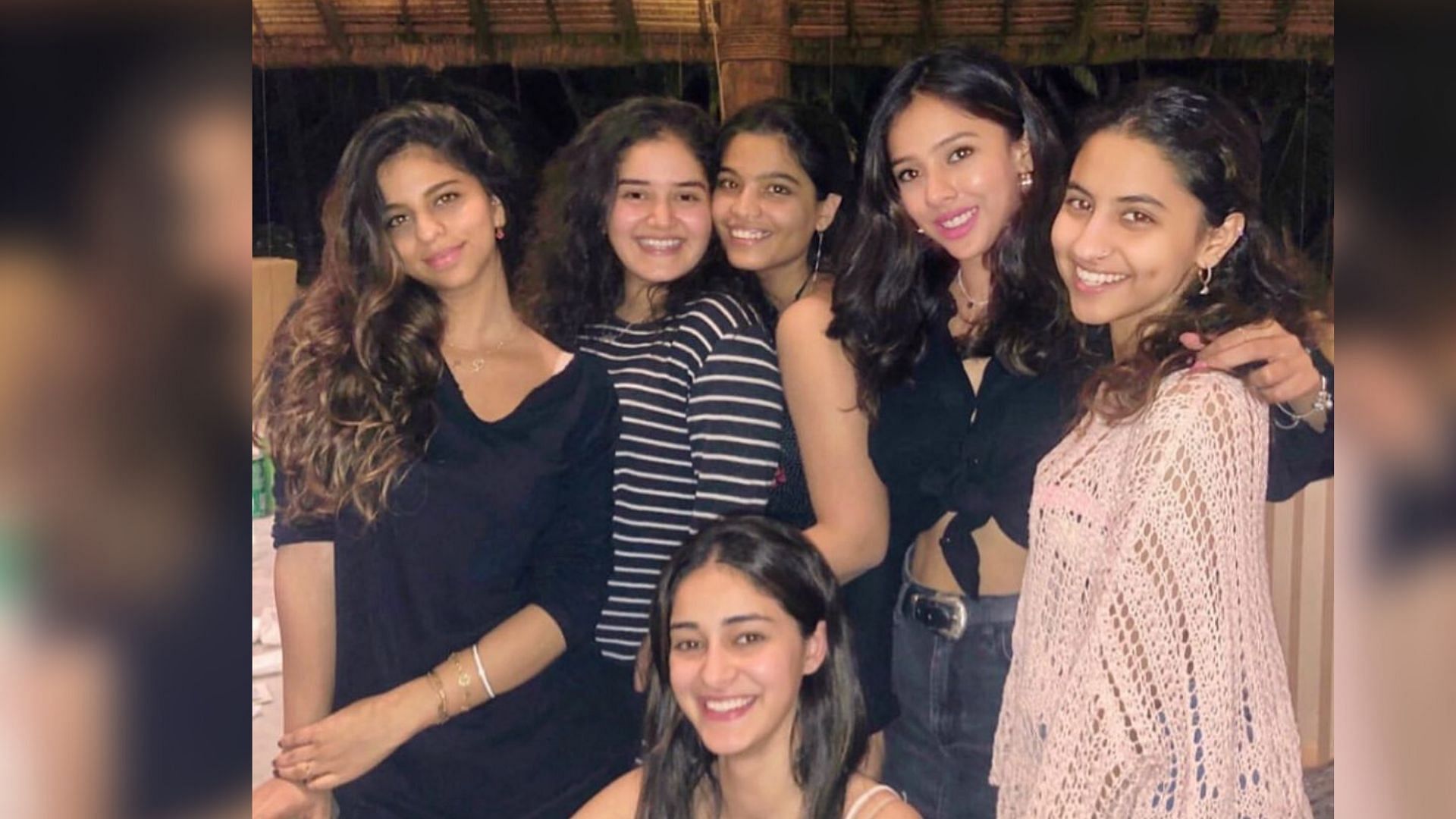 Suhana Khan with Ananya Panday and her friends in Alibaug.&nbsp;
