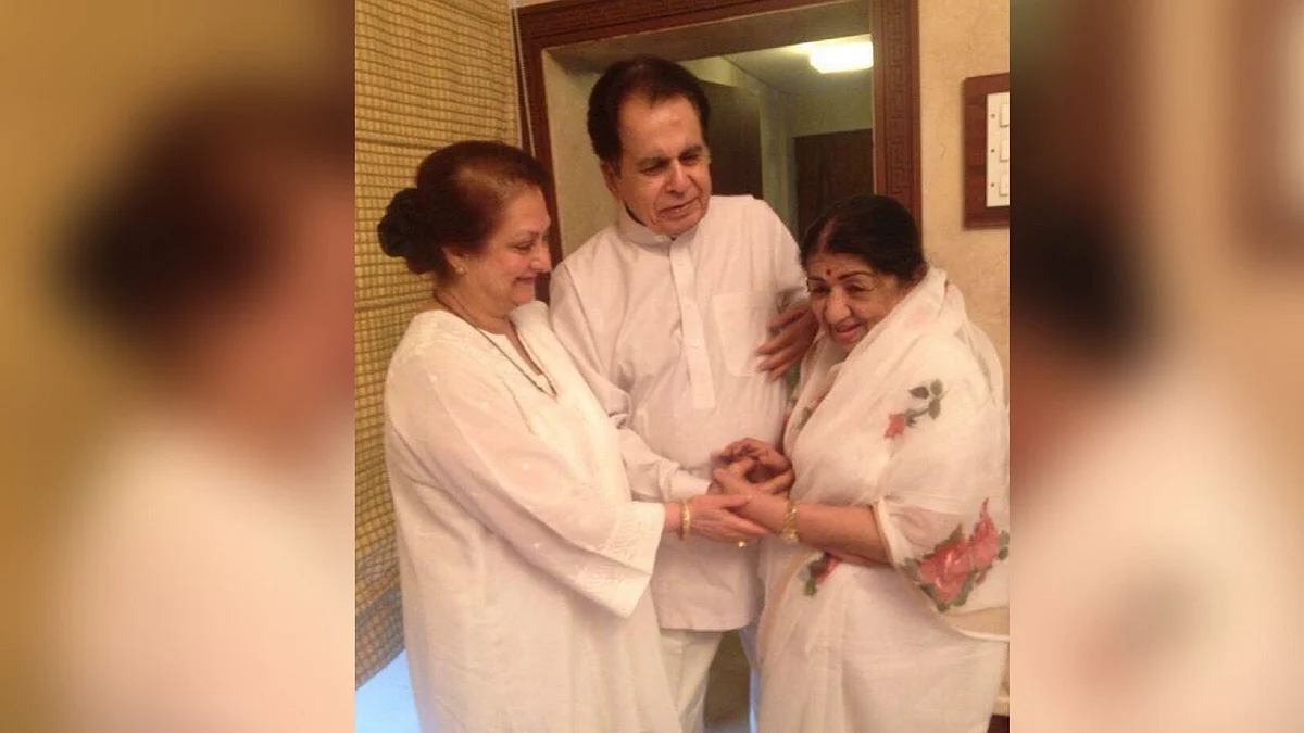 Lata Mangeshkar with Dilip Kumar and Saira Banu. 