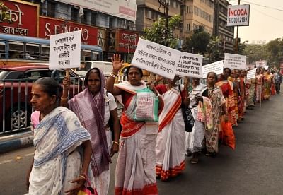 Kolkata: Members of Nikhil Bharat Bangali Udbastu Samanway Samiti (NBBUSS), a refugee welfare organisation, stage a demonstration demanding that the Central Government promulgates an ordinance to pass the Citizenship Amendment Bill in the Parliament; in Kolkata on Nov 22, 2019. (Photo: IANS)