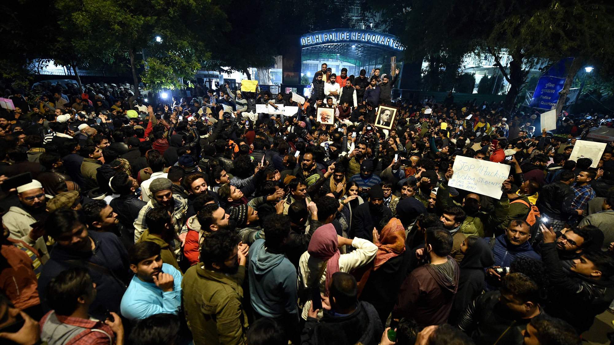 Hundreds of students reached the old Delhi Police headquarters at ITO late Sunday, 15 December night to take part in an “emergency” protest against the police action at Jamia Millia University.