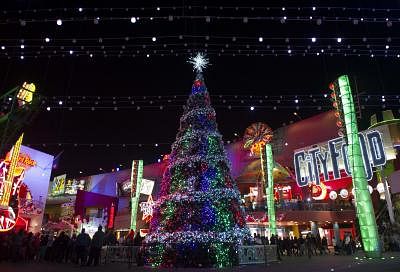 LOS ANGELES, Dec. 6, 2013 (Xinhua/IANS) -- A lighted Christmas tree is seen after a ceremony at Universal Studios in Hollywood, Los Angeles, California, the United States, Dec. 5, 2013. (Xinhua/Yang Lei)