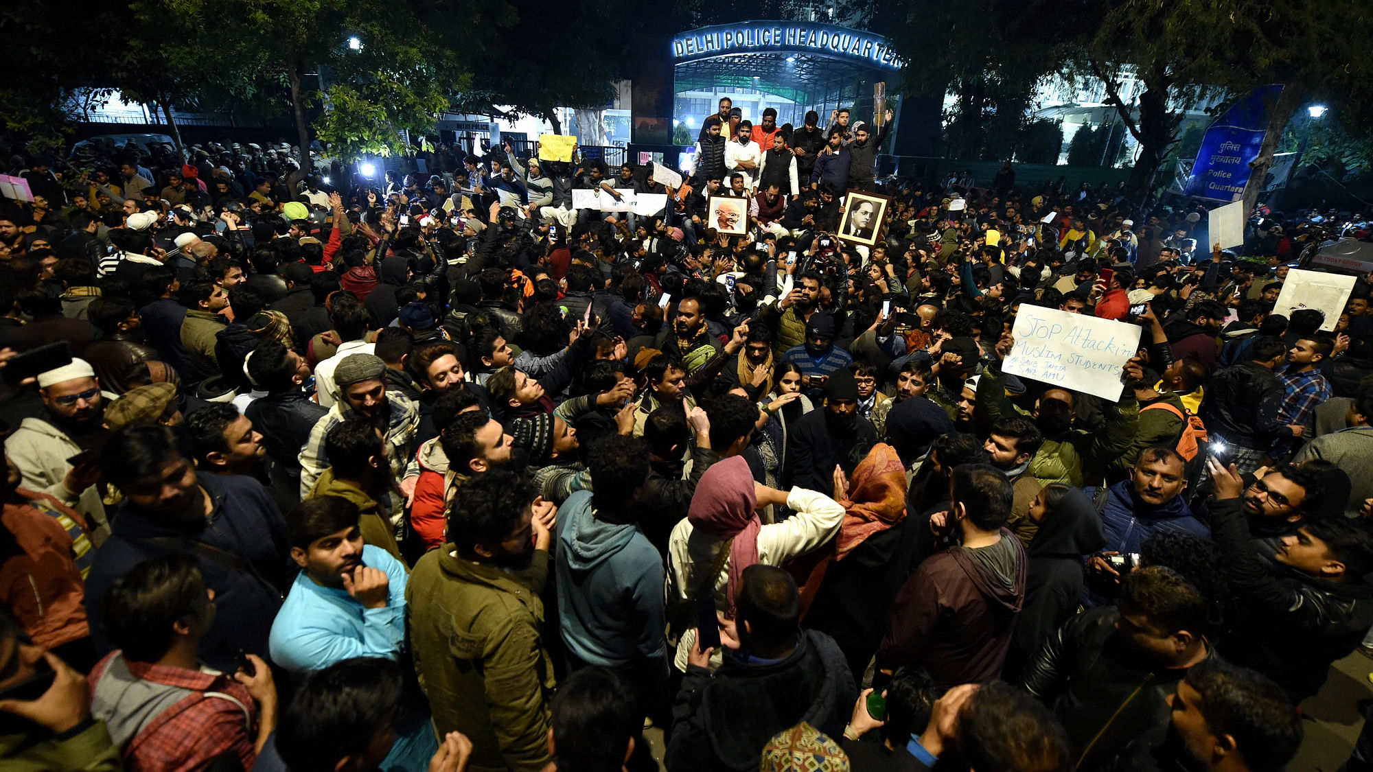 Hundreds gathered in front of Delhi Police Headquarters, ITO to protest against Police Brutality.&nbsp;