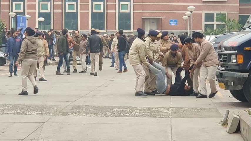 Police personnel were also seen forcibly taking some students out of the Faculty of Social Science area in DU.