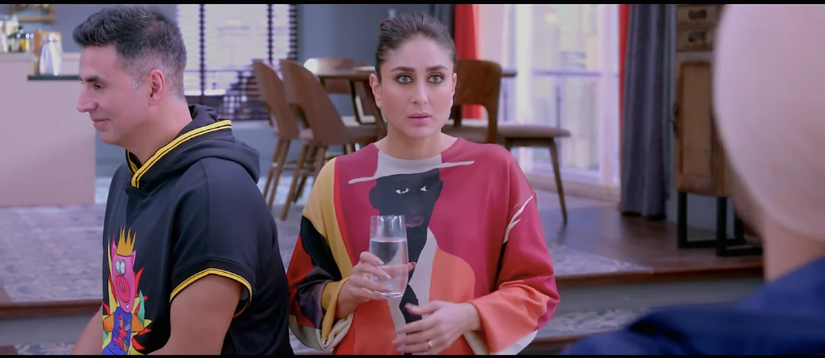 Kareena Kapoor and Akshay Kumar in a still from <i>Good Newwz</i>.