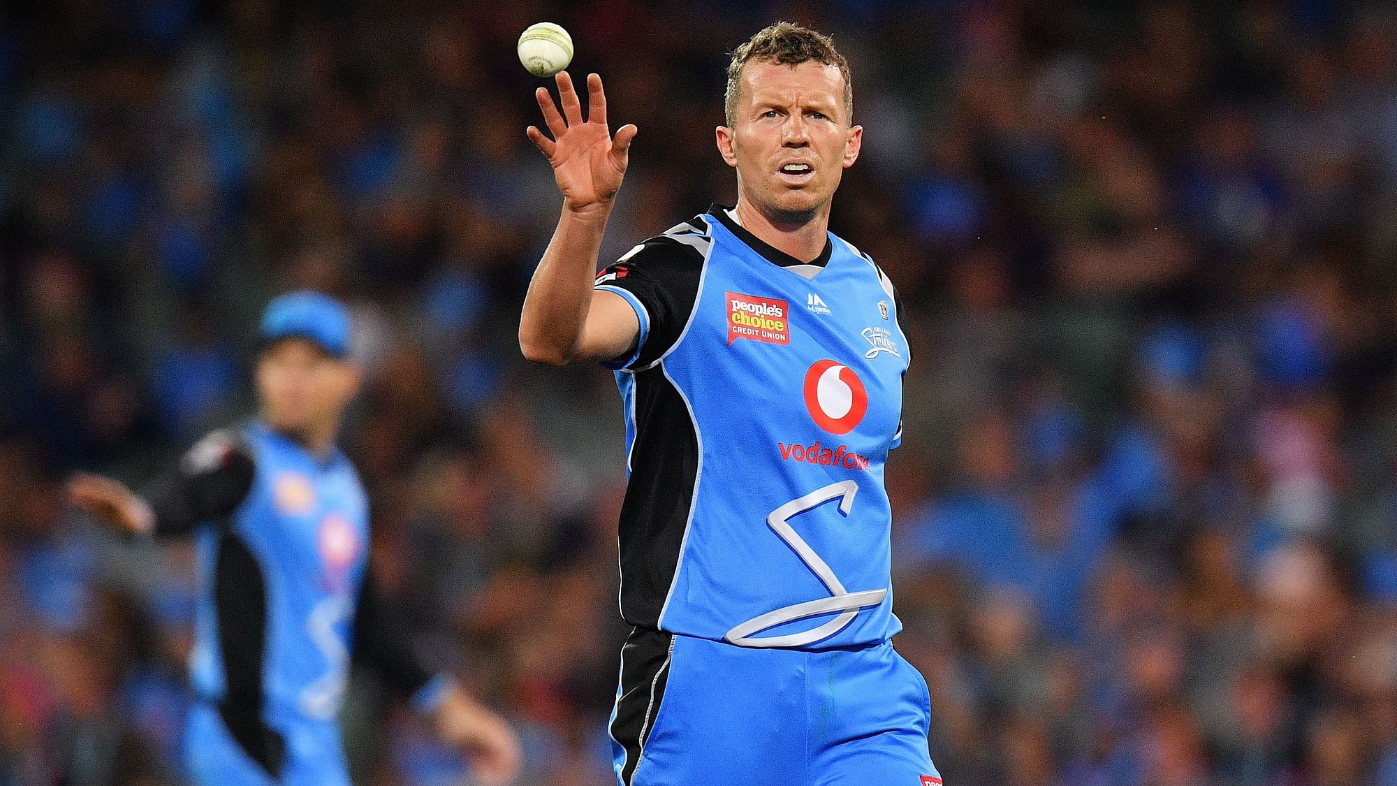 Australia fast bowler Peter Siddle has received treatment for smoke inhalation after a Big Bash League (BBL) match between Sydney Thunder and Adelaide Strikers was abandoned in Canberra.