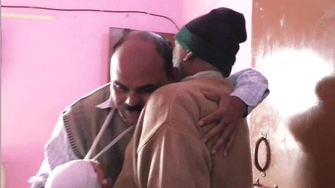 Policeman Ajay Kumar thanks&nbsp;Hajji Qadir for rescuing him from a violent mob. 