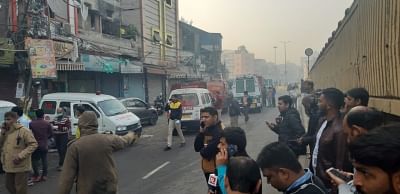 Over 30 dead in Delhi fire.