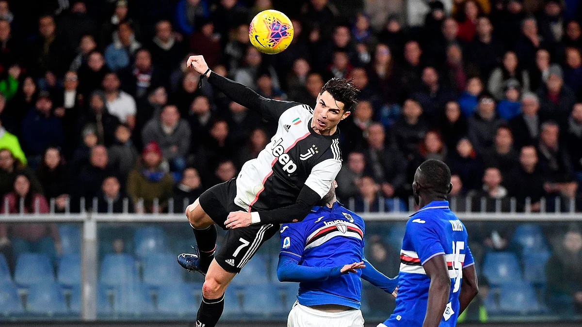 Juventus’ Cristiano Ronaldo (L) scores the 1-2 goal during the Italian Serie A soccer match UC Sampdoria vs Juventus FC at Luigi Ferraris stadium in Genoa, Italy, 18 December 2019. 