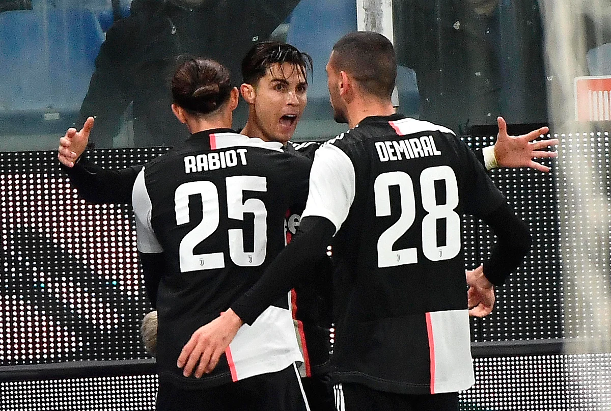 Juventus’ Cristiano Ronaldo (C) jubilates with his teammates after scoring the 1-2 goal during the Italian Serie A soccer match UC Sampdoria vs Juventus FC at Luigi Ferraris stadium in Genoa, Italy, 18 December 2019. 