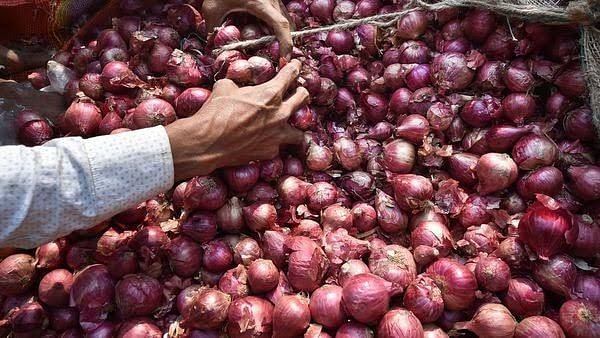 The retail price of onion dropped significantly within 24 hours of chief minister Mamata Banerjee’s sudden inspection at Jadubabu’s Bazar. 
