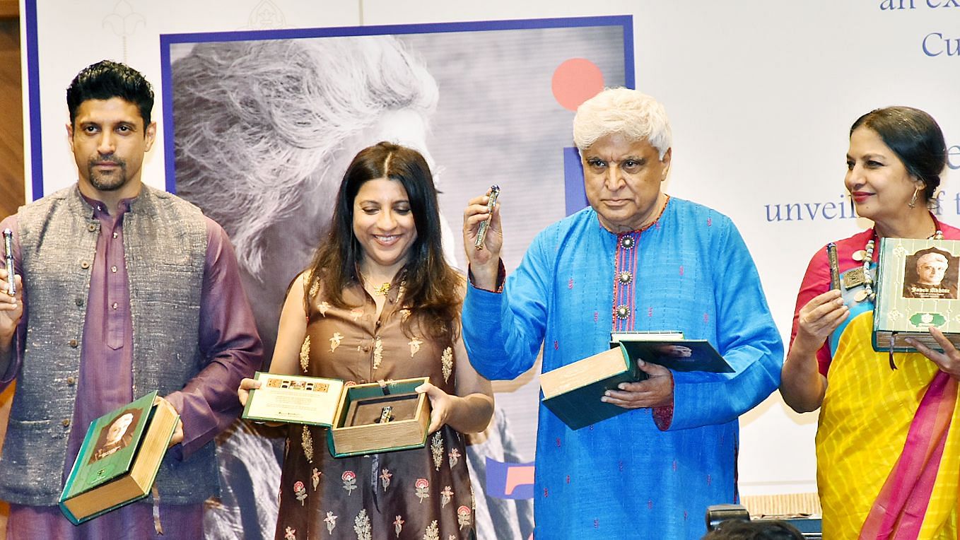 Farhan Akhtar, Zoya, Javed Akhtar and Shabana Azmi strike a pose with the limited edition of Javed Akhtar pens.&nbsp;