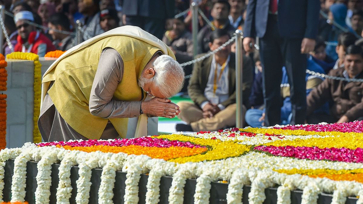 PM, President Pay Homage to Gandhi on 72nd Death Anniversary 