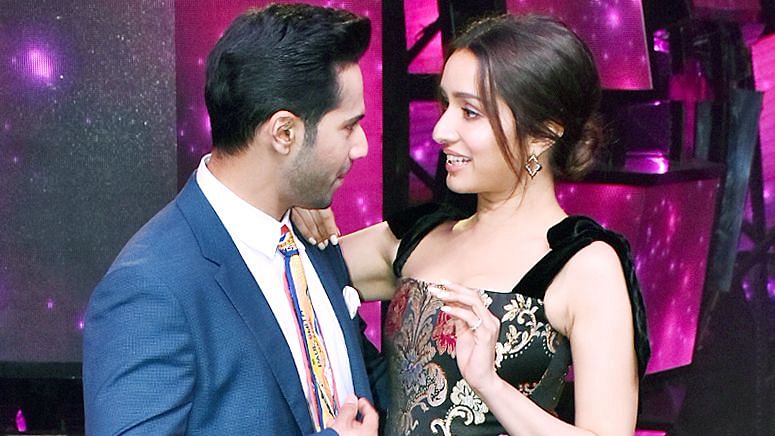 Varun Dhawan and Shraddha Kapoor on the sets of the show&nbsp;<i>Indian Idol 11</i>.