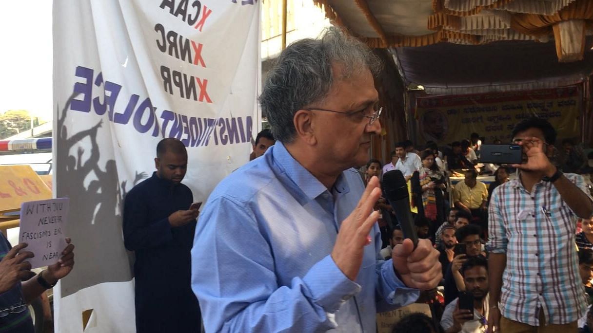 Historian Ramchandra Guha spoke to a student-led 24-hour protest opposing the violence against JNU students, in Bengaluru on the afternoon of Wednesday, 8 January.
