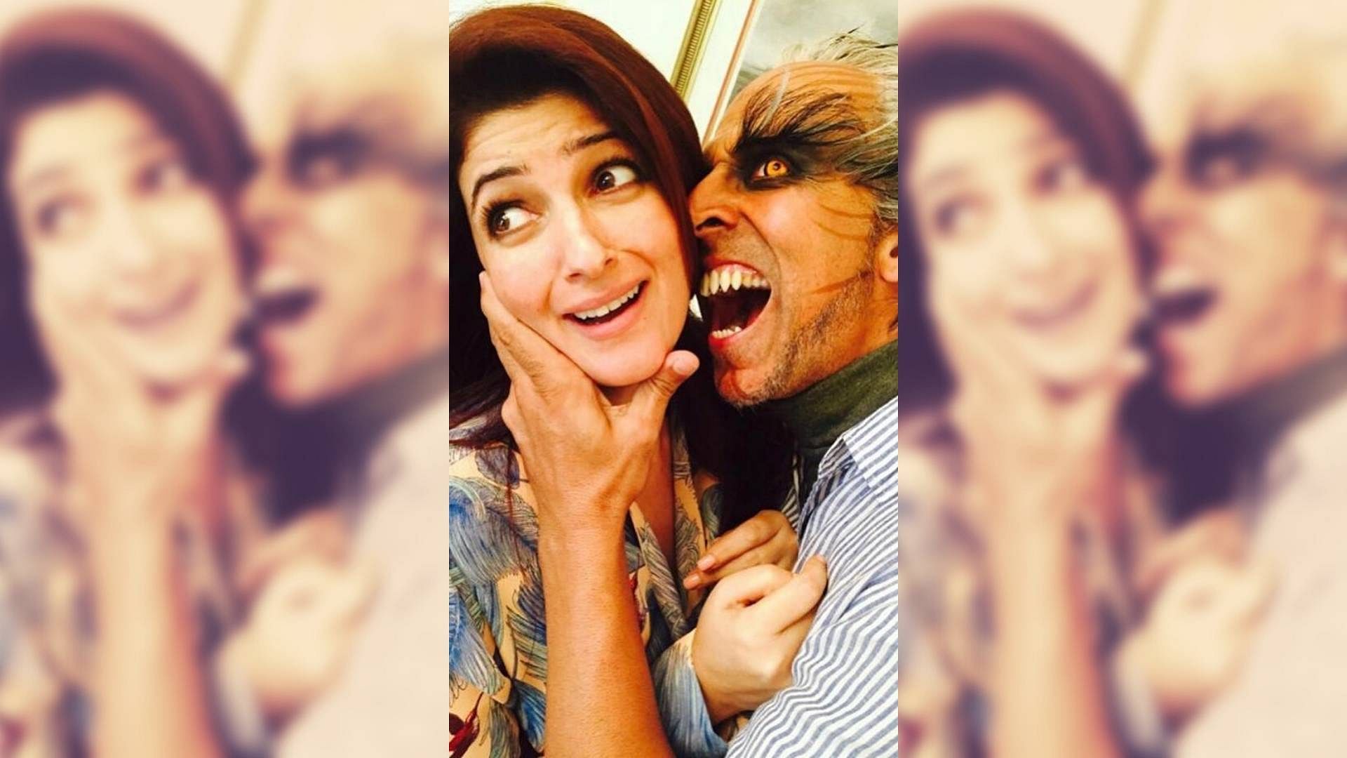 Akshay poses in his <i>2.0 </i>avatar with Twinkle Khanna.
