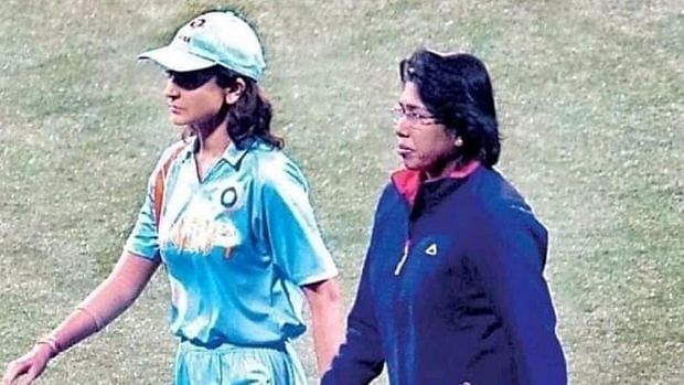 <div class="paragraphs"><p>Anushka Sharma was seen with former India captain Jhulan Goswami at the Eden Gardens in January last year.</p></div>