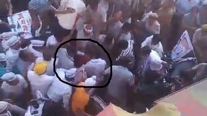 Filmmaker Vivek Agnihotri shared the old video with false claim of AAP workers “lynching” a man at a Kejriwal rally.