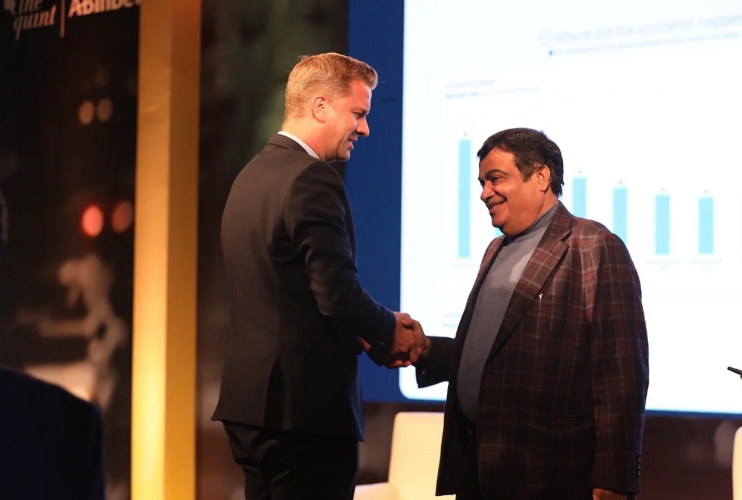 Ben Verhaert, President (South Asia), Anheuser-Busch InBev, with Nitin Gadkari, Union Minister of Road Transport and Highways, at the launch of SRFG dashboard.