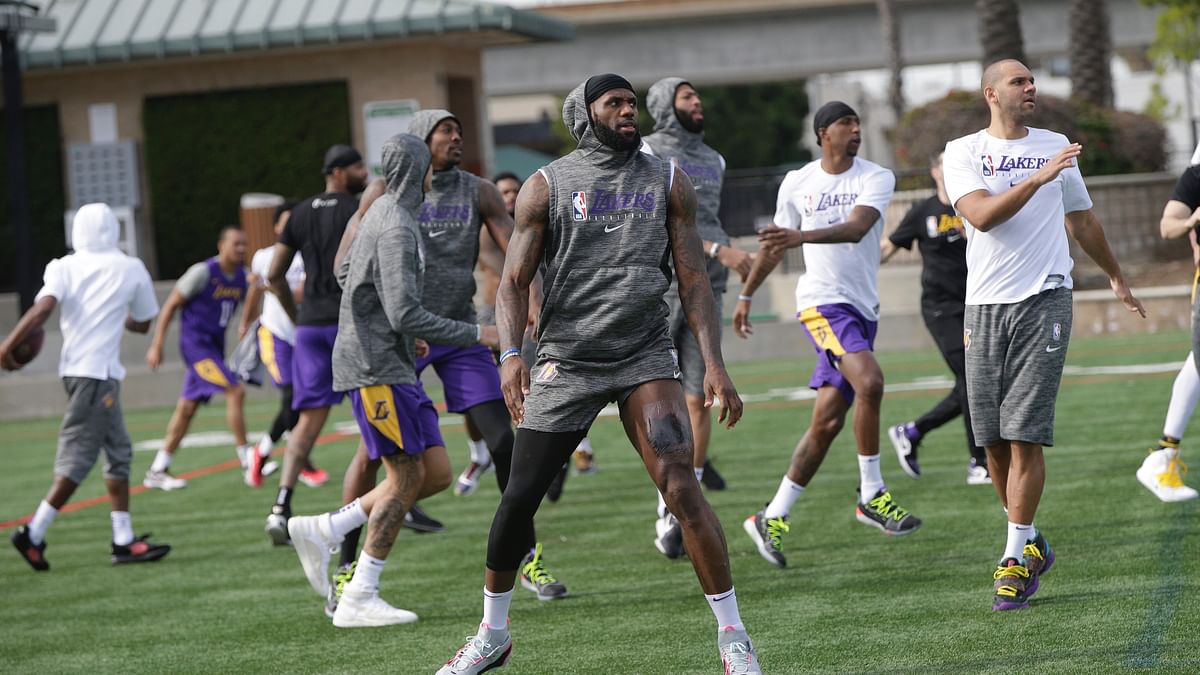 Lakers Play Outside to Lighten Spirits After Kobe Bryant’s Death