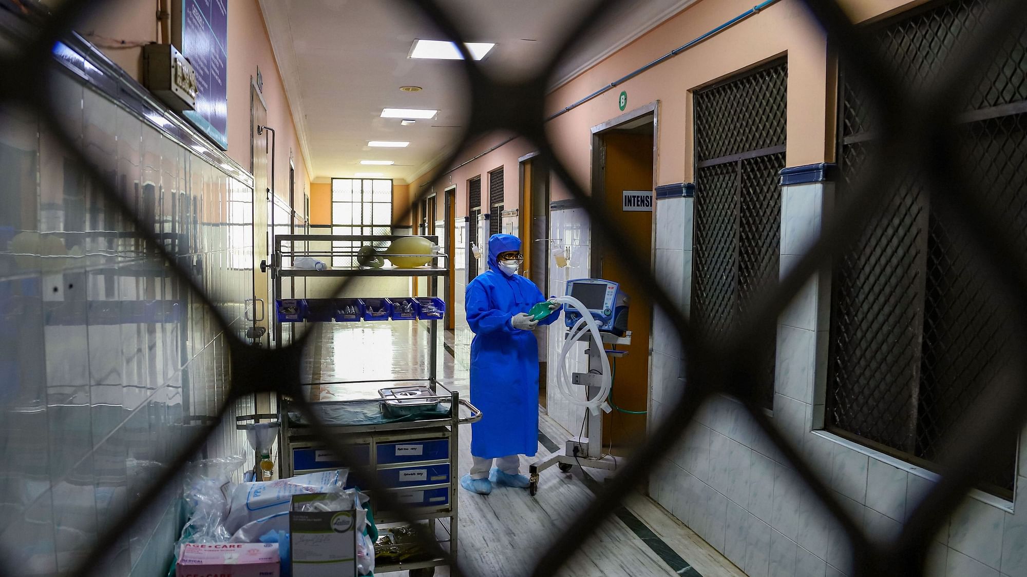 <div class="paragraphs"><p>Hospital staff seen outside the Special Isolation Ward set up to provide treatment to suspected case of the coronavirus at the Rajiv Gandhi Government General Hospital, in Chennai. Image for representational purpose only.</p></div>