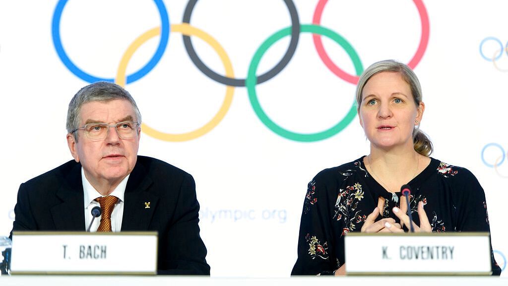 Kirsty Coventry (right), chair of the IOC Athletes’ Commission, which oversaw the new three-page document, with IOC president Thomas Bach.