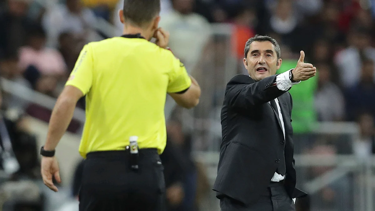 It is the first time since 2003 that Barcelona has made a change in the middle of the season.