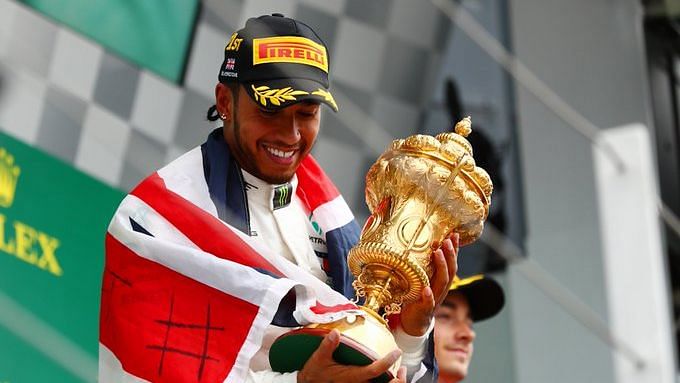 Reports in Italy say talks over a contract extension between Lewis Hamilton and Mercedes boss Toto Wolff have stalled.