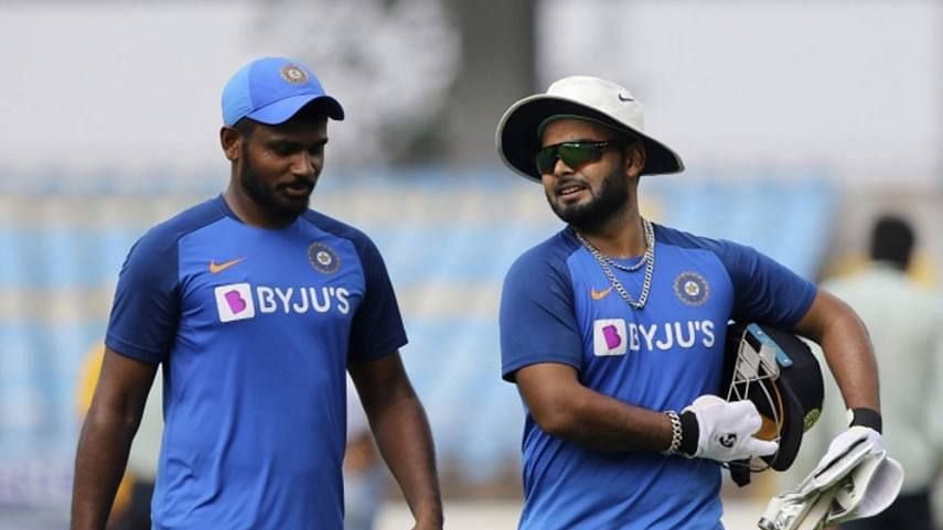 Sanju Samson (left) replaced Rishabh Pant for India’s third T20I against Sri Lanka in Pune on Friday.