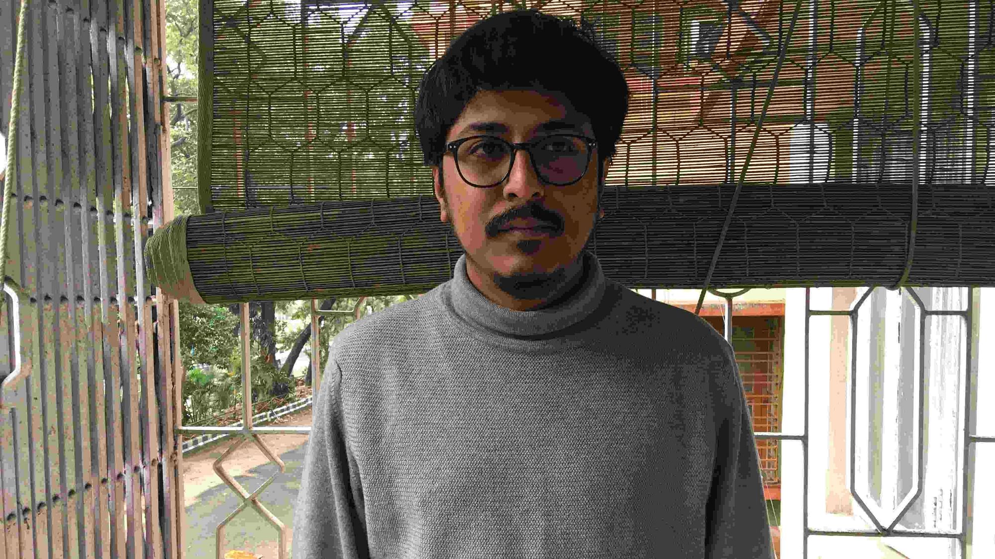 Filmmaker and photgrapher from Kolkata, Ronny Sen, was attacked with a dagger on 30 December for his posts on social media criticising the CAA. Sen says that the person who attacked was a seemingly ordinary citizen who’d grown up in the same area where he’d grown up.