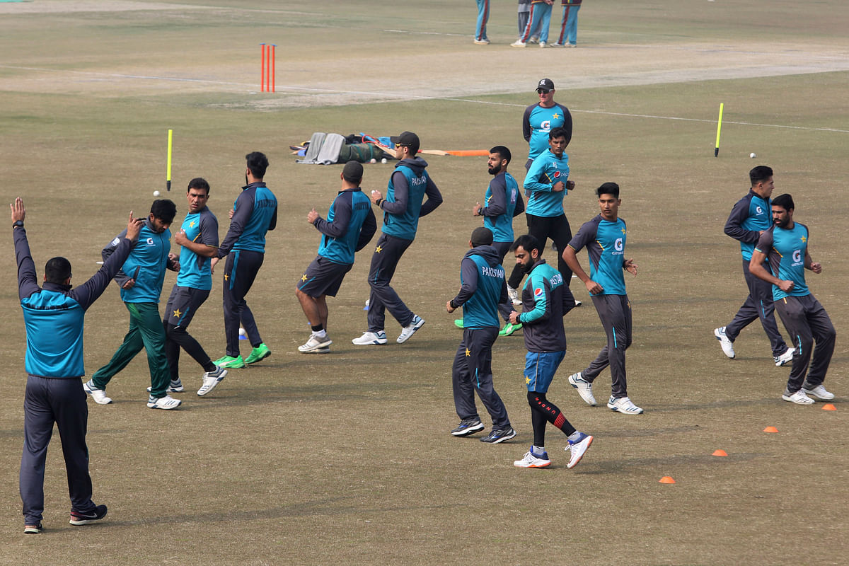 Shoaib Malik has been recalled for Pakistan’s T20 series against Bangladesh.
