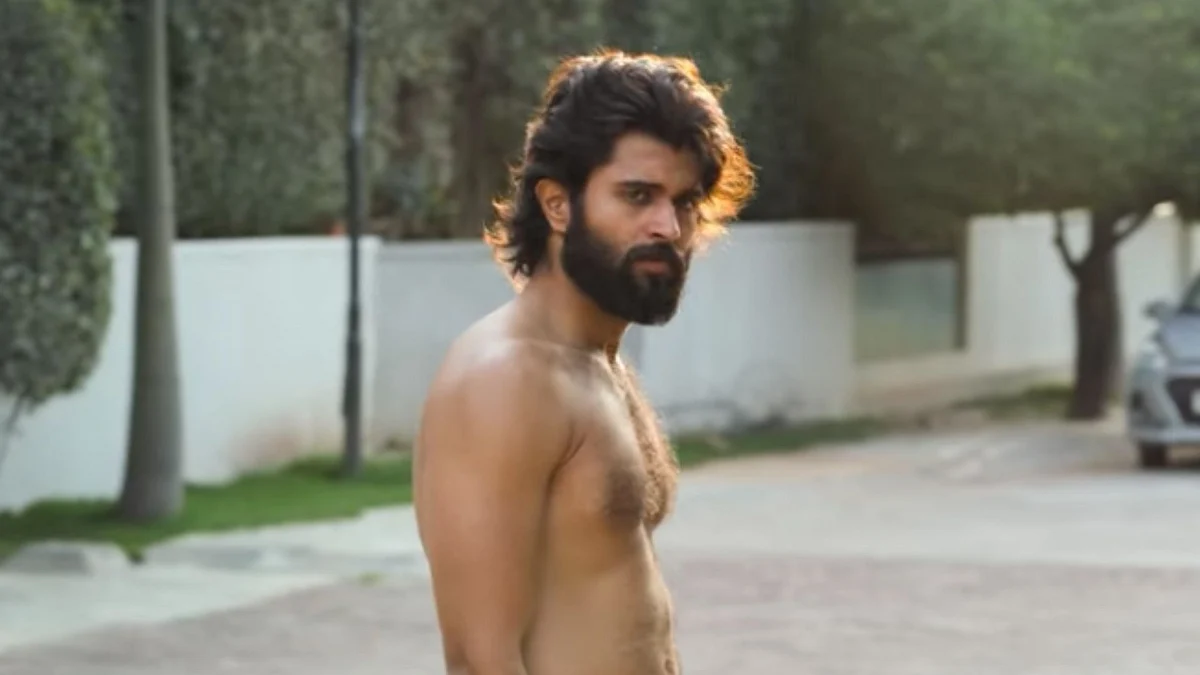 Vijay Deverakonda in a still from <i>World Famous Lover.</i>