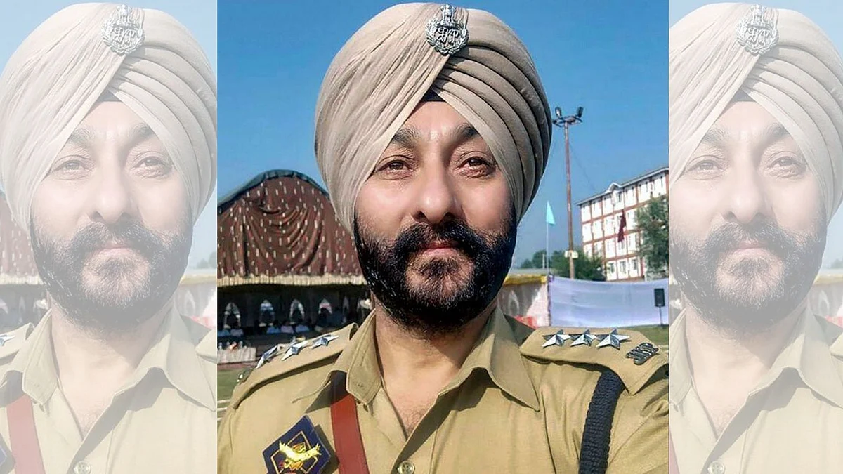 Following the arrest of J&K police officer Davinder Singh for allegedly sheltering terrorists, Farooq Khan, advisor to J&K Lt Guv called him a ‘black sheep’.