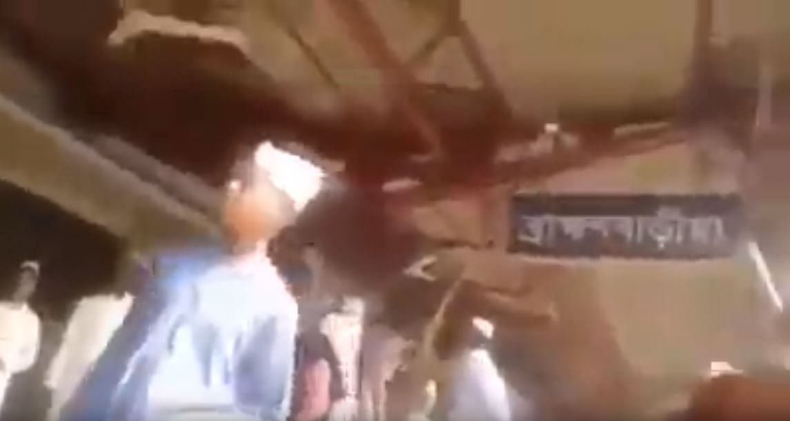 A video is being circulated with a claim that it shows Bangladeshi refugees ransacking a railway station in Kolkata.