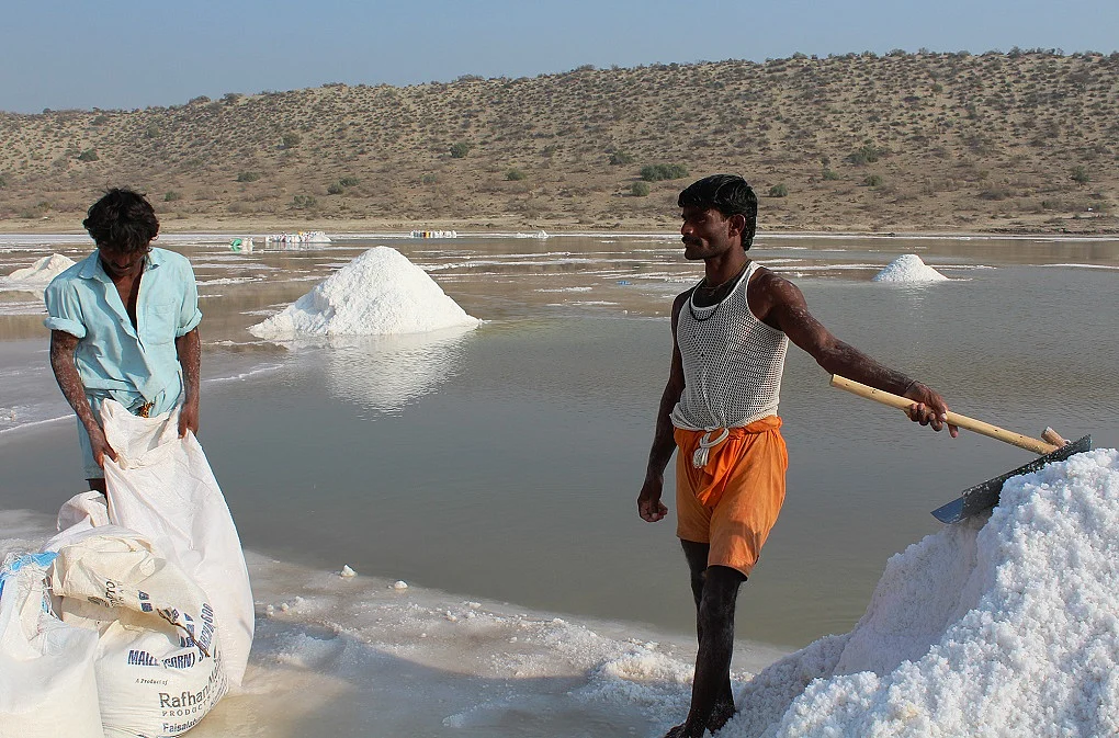How the Salt Workers in Achro Thar Are Suffering Wounds Of Poverty
