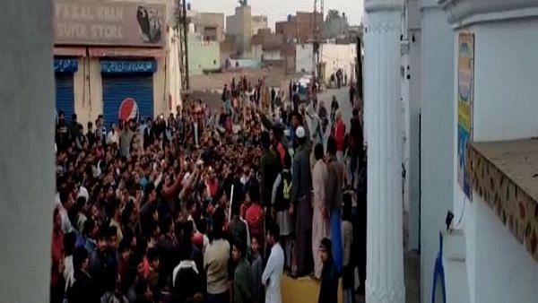 A mob surrounded and attacked the Nankana Sahib Gurudwara in Pakistan on Friday, 3 January.
