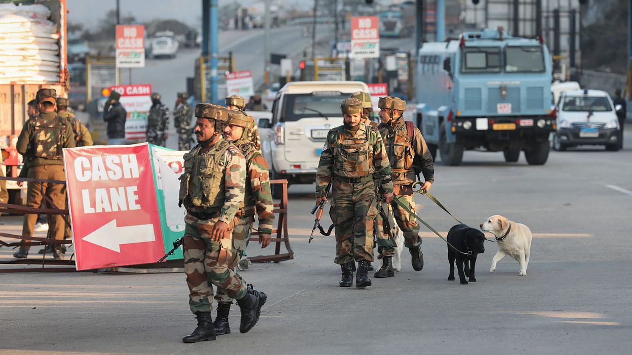 Jammu Nagrota Encounter: In a major incident, an encounter broke out at the Ban toll plaza in Nagrota, Jammu and Kashmir. 