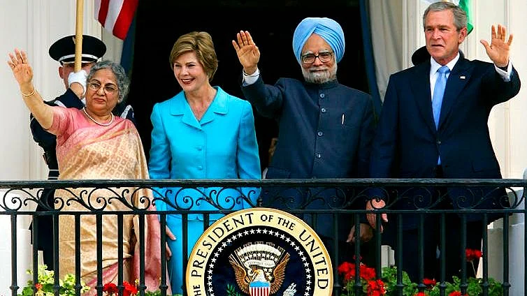 U.S. President George W. Bush and Indian Prime Minister Manmohan Singh, with first lady Laura Bush and Singh’s wife, Gursharan Kaur