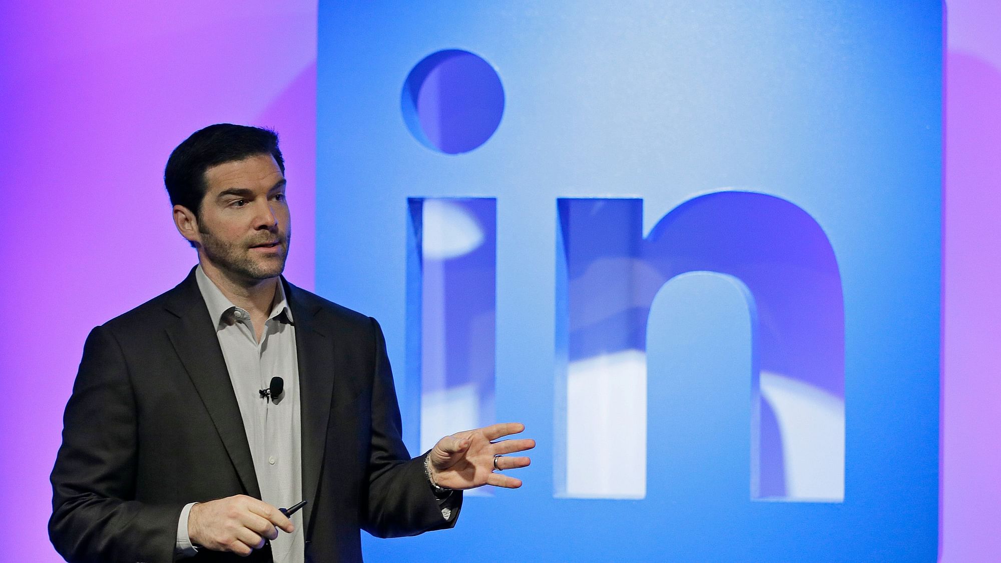 LinkedIn CEO Jeff Weiner speaking during a product announcement at his company’s headquarters in San Francisco, in 2016.