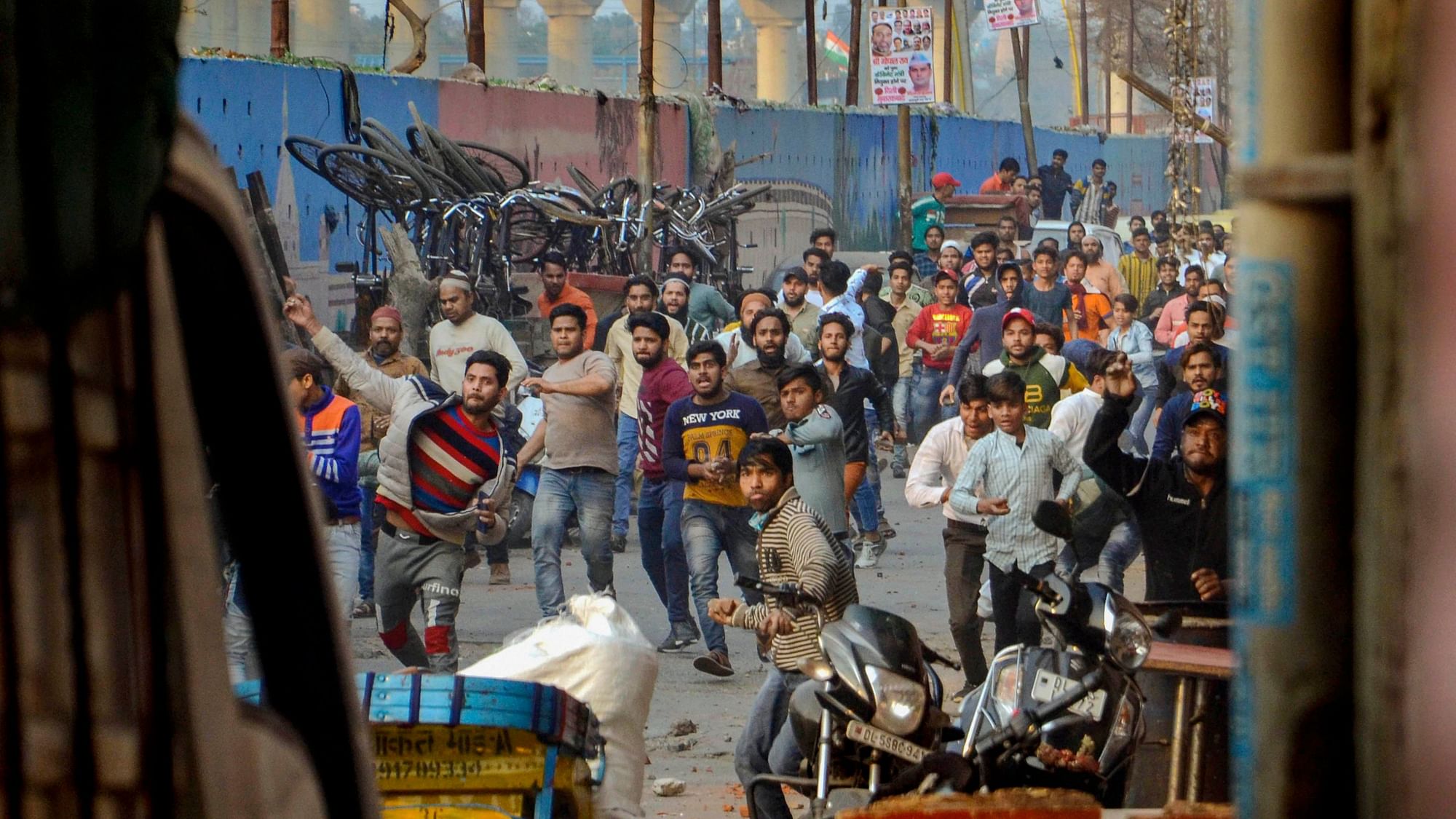 Protesters hurl stones after clashes broke out between pro and anti-CAA groups at Maujpur area, in East Delhi, Sunday, 23 Feb 2020.