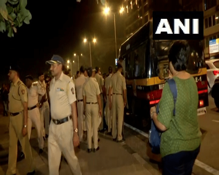 Mumbai police detains protesters at Marine Drive.&nbsp;