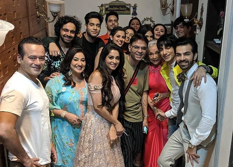 Sandiip Sikcand with the cast of <i>Kahaan Hum Kahaan Tum.</i>