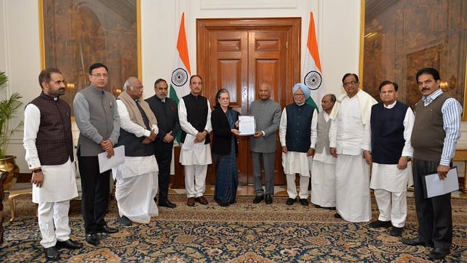 A delegation of senior Congress leaders, led by party chief Sonia Gandhi, met President Ram Nath Kovind on Thursday, 27 February.