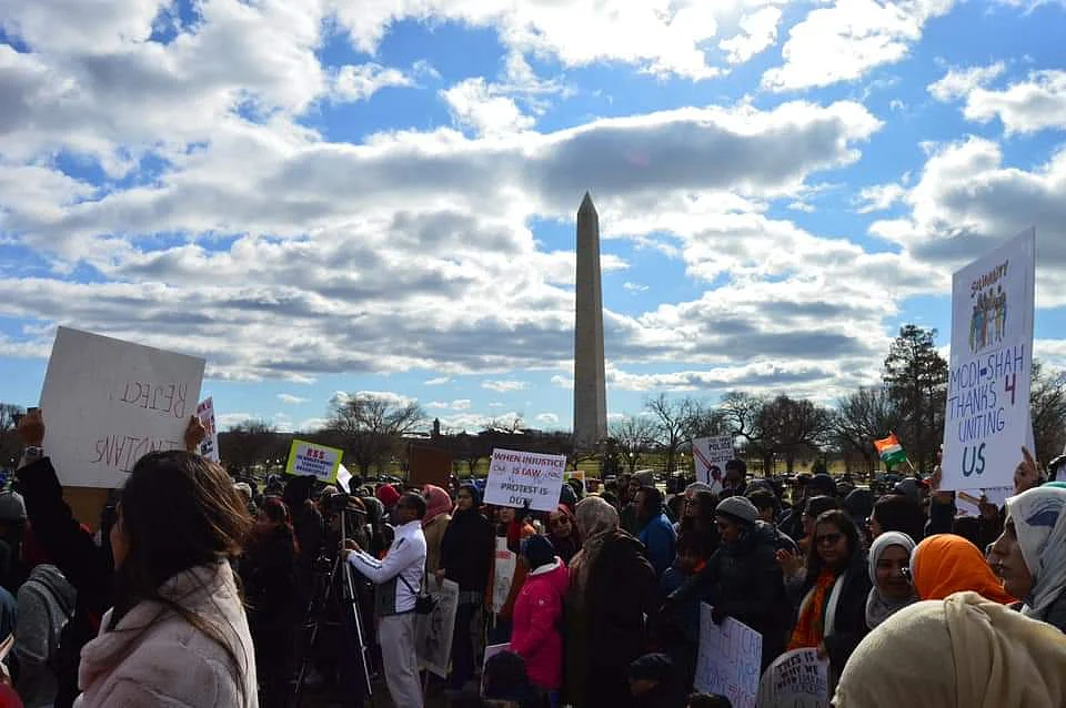 Protesters marching past the Washington Memorial in DC’s National Mall area. 