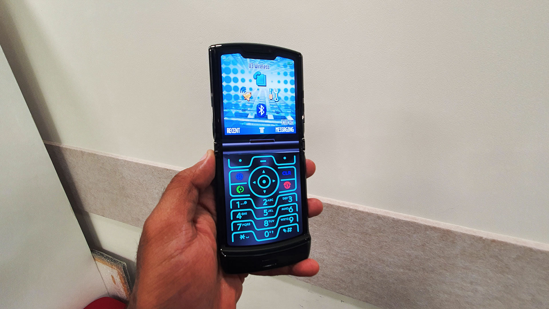 The new Moto Razr has a mode where you can transform the display to look like the old Moto Razr phone.&nbsp;